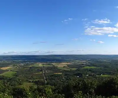 Valleyview Provincial Park hiking trail - natural landscape