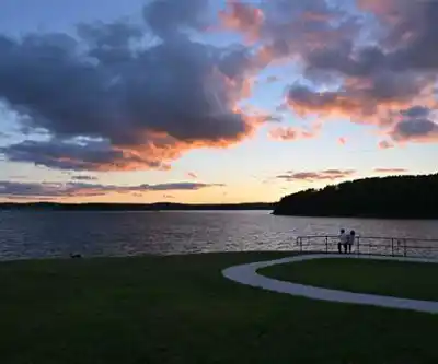 Wachusett Reservoir hiking trail - natural landscape