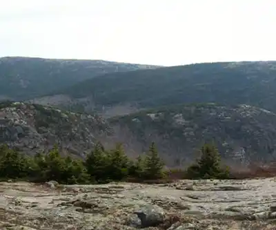 Giant Slide Rd hiking trail - natural landscape