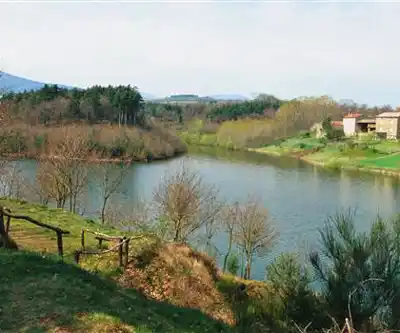 Lac des Meinettes hiking trail - natural landscape