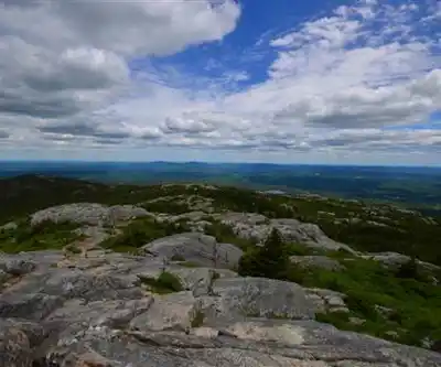 Sentier de randonnée Monadnock State Park - paysage naturel