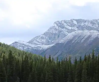 Rae Lake hiking trail - natural landscape