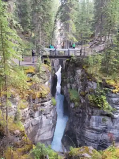 Maligne Canyon hiking trail - natural landscape