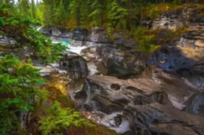 Discover Maligne Canyon in Canadian Rockies