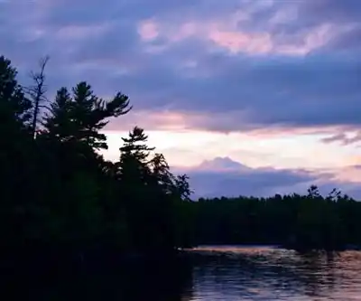 Sentier de randonnée Charleston Lake Provincial Park - paysage naturel