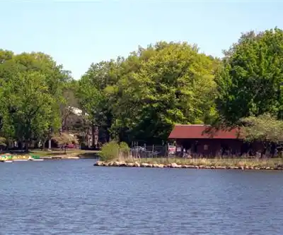 Warinanco Park hiking trail - natural landscape