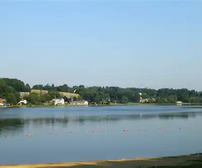Lake Gardner Beach hiking trail - natural landscape