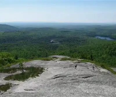 Sentier de randonnée Mariaville Falls Preserve - paysage naturel