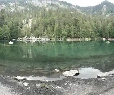 Lac Vert hiking trail - natural landscape