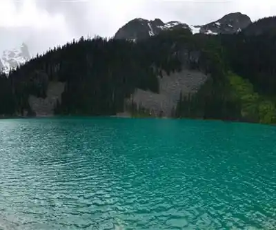 Sentier de randonnée Lower Joffre Lake - paysage naturel