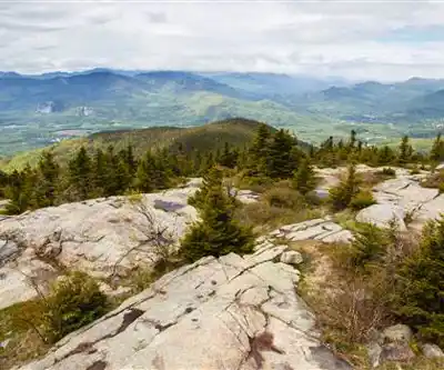 Sentier de randonnée Mountain Pond - paysage naturel