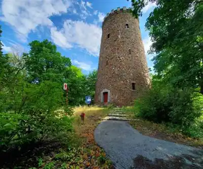 Explore Parc Jean-drapeau trail