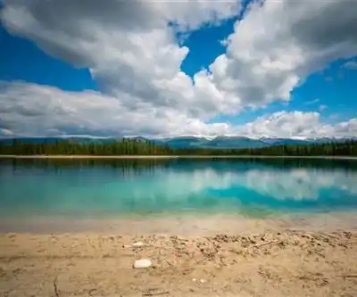 Boya Lake hiking trail - natural landscape