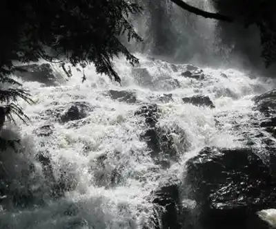 Beaver Brook Falls hiking trail - natural landscape