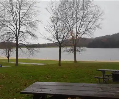 Nathaniel Cole Park hiking trail - natural landscape