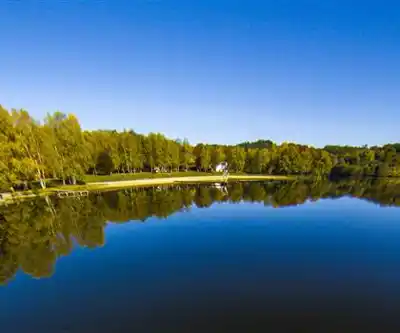 Lac de Pontcharal hiking trail - natural landscape