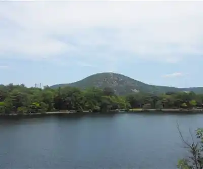 Hessian Lake hiking trail - natural landscape