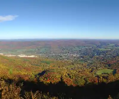 Sentier de randonnée Mount Greylock State Reservation - paysage naturel