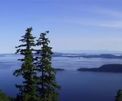 Gulf Islands National Park Reserve hiking trail - natural landscape