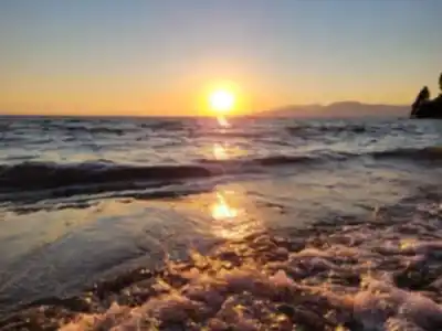 Explore Wreck Beach trail