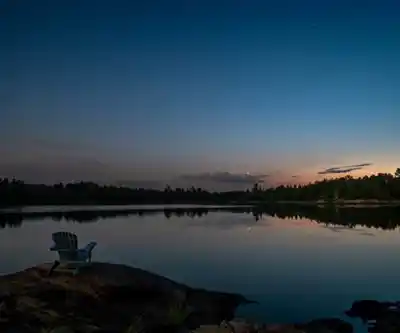 Lake Temagami hiking trail - natural landscape