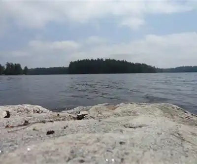 Hardy Lake hiking trail - natural landscape
