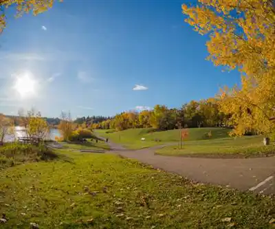 Government House Park hiking trail - natural landscape