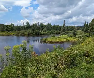 On the trails of Parc John H. Molson