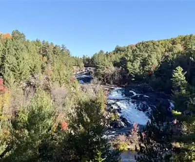 Windy Lake Provincial Park hiking trail - natural landscape