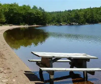 Sentier de randonnée Dollar Lake Provincial Park - paysage naturel