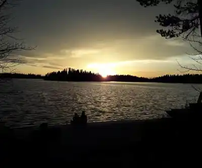 Crimson Lake hiking trail - natural landscape
