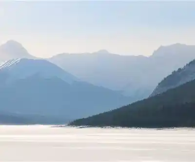 Spray Lakes Reservoir hiking trail - natural landscape