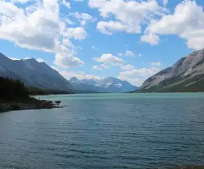 Explore Spray Lakes Reservoir trail