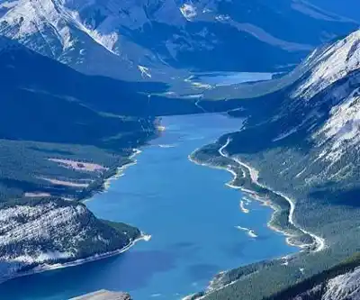 On the trails of Spray Lakes Reservoir