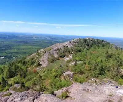 On the trails of Parc régional du Mont Ham