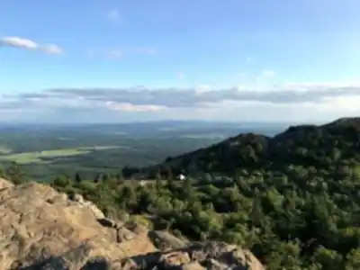 Parc régional du Mont Ham hiking trail - natural landscape
