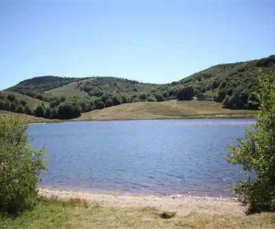 Cascades d'Orgon hiking trail - natural landscape