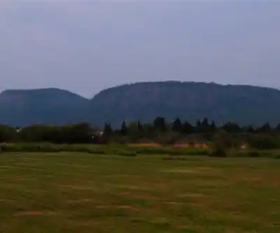 Silver Falls Provincial Park hiking trail - natural landscape