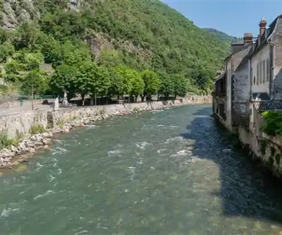 Lac de Gery hiking trail - natural landscape
