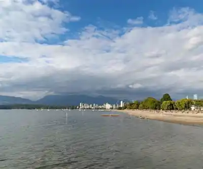 Kitsilano Beach Park hiking trail - natural landscape