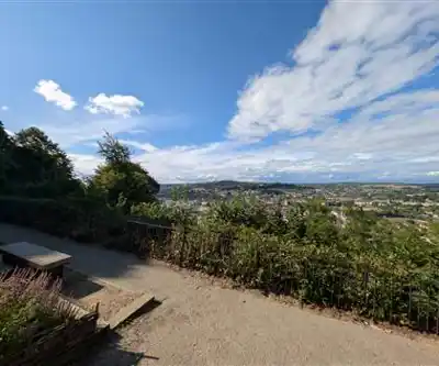 Alexandra Park hiking trail - natural landscape