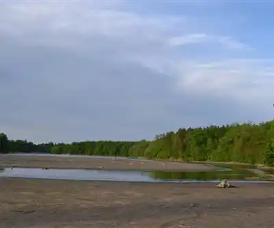 Milne Dam Conservation Park hiking trail - natural landscape