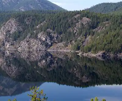 Moyie Lake hiking trail - natural landscape