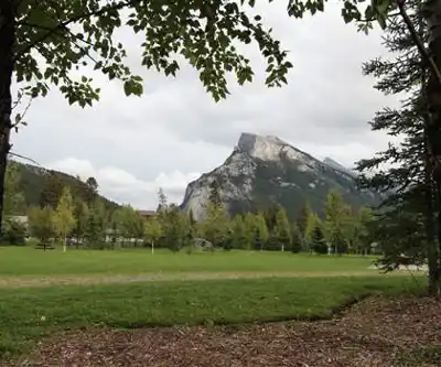 Bow River Trail hiking trail - natural landscape