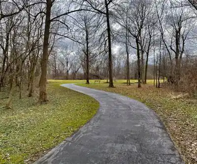 Ellicott Creek Trailway Park hiking trail - natural landscape