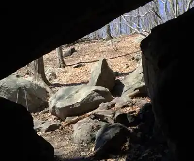 Leatherman's Cave hiking trail - natural landscape
