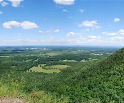 John Boyd Thacher State Park hiking trail - natural landscape