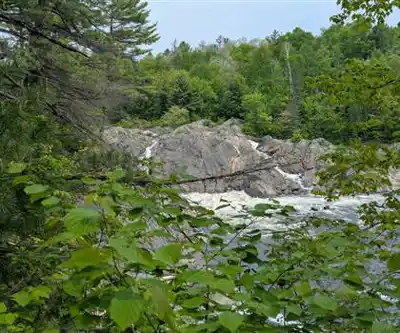 Chutes Provincial Park hiking trail - natural landscape