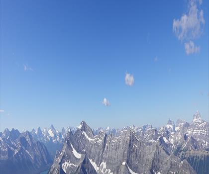 Three Sisters trail - hiking in Canadian Rockies