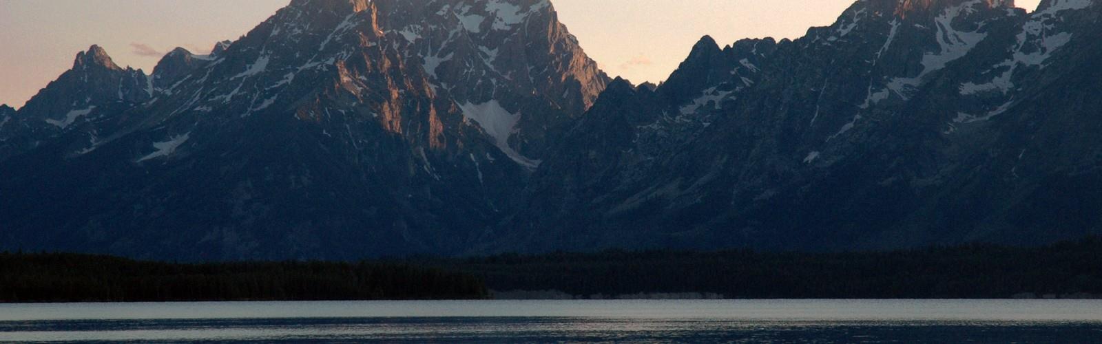 Grand Teton National Park trail - hiking in Yellowstone & Grand Teton